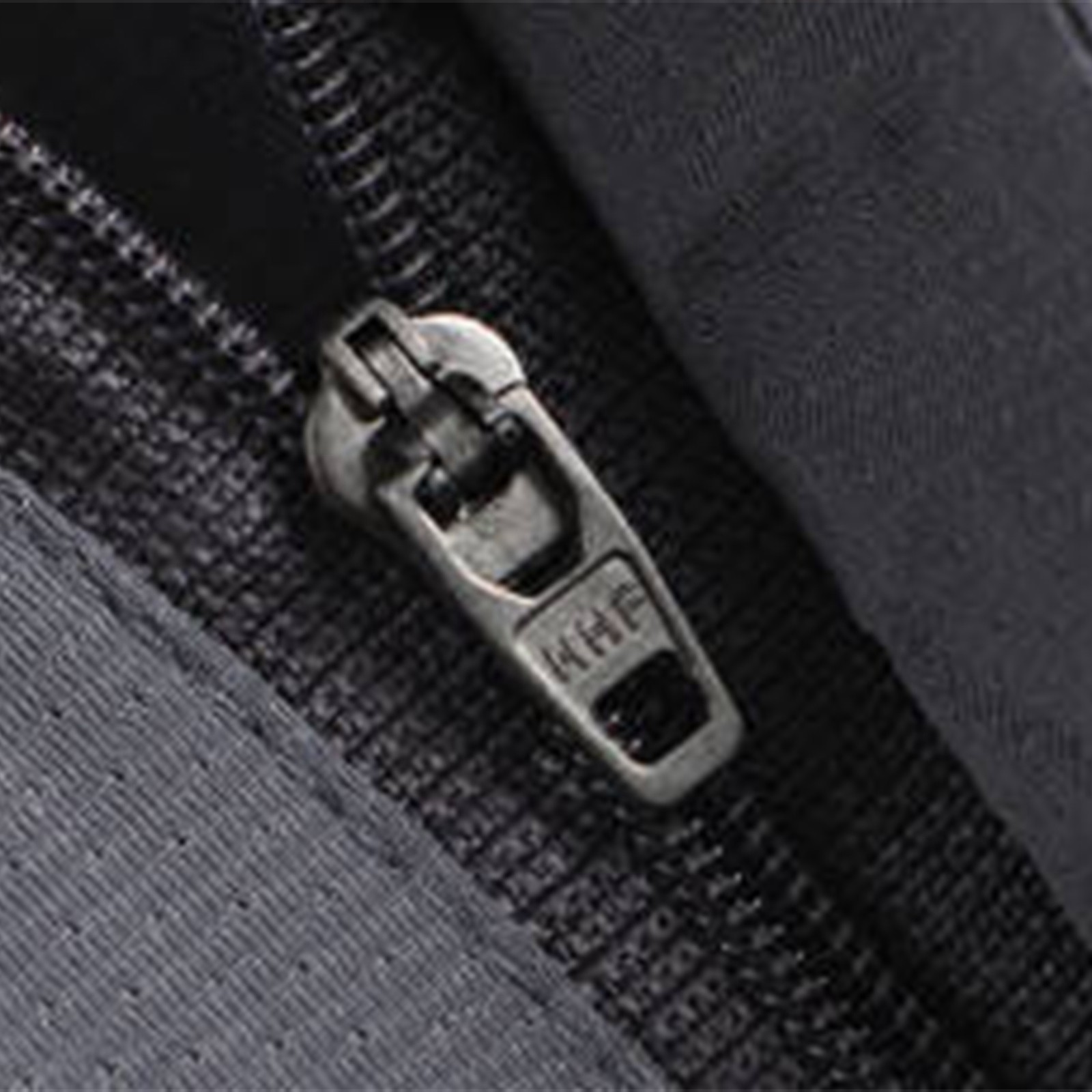 thumbnail image 4 of Pantalones de chándal de seda hielo para hombre - Pantalones deportivos holgados con bolsillos - Tejido de poliéster, cintura elástica, cintura alta, adecuados para el gimnasio y el uso diario, 4 of 6